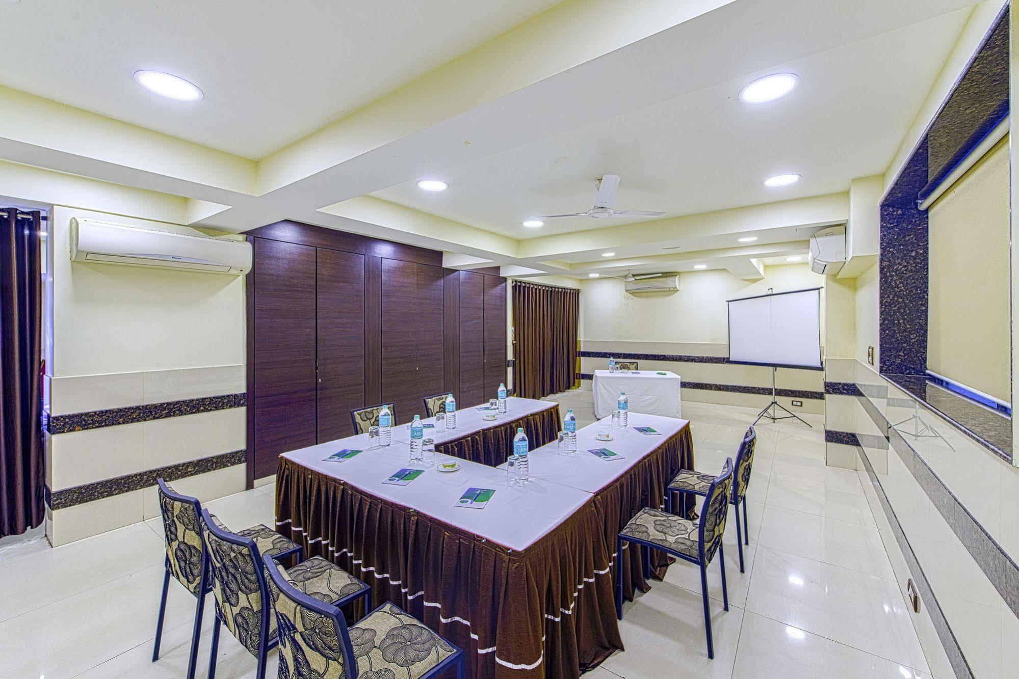 Oyo 16703 Hotel The Platinum Calcutta Exterior foto