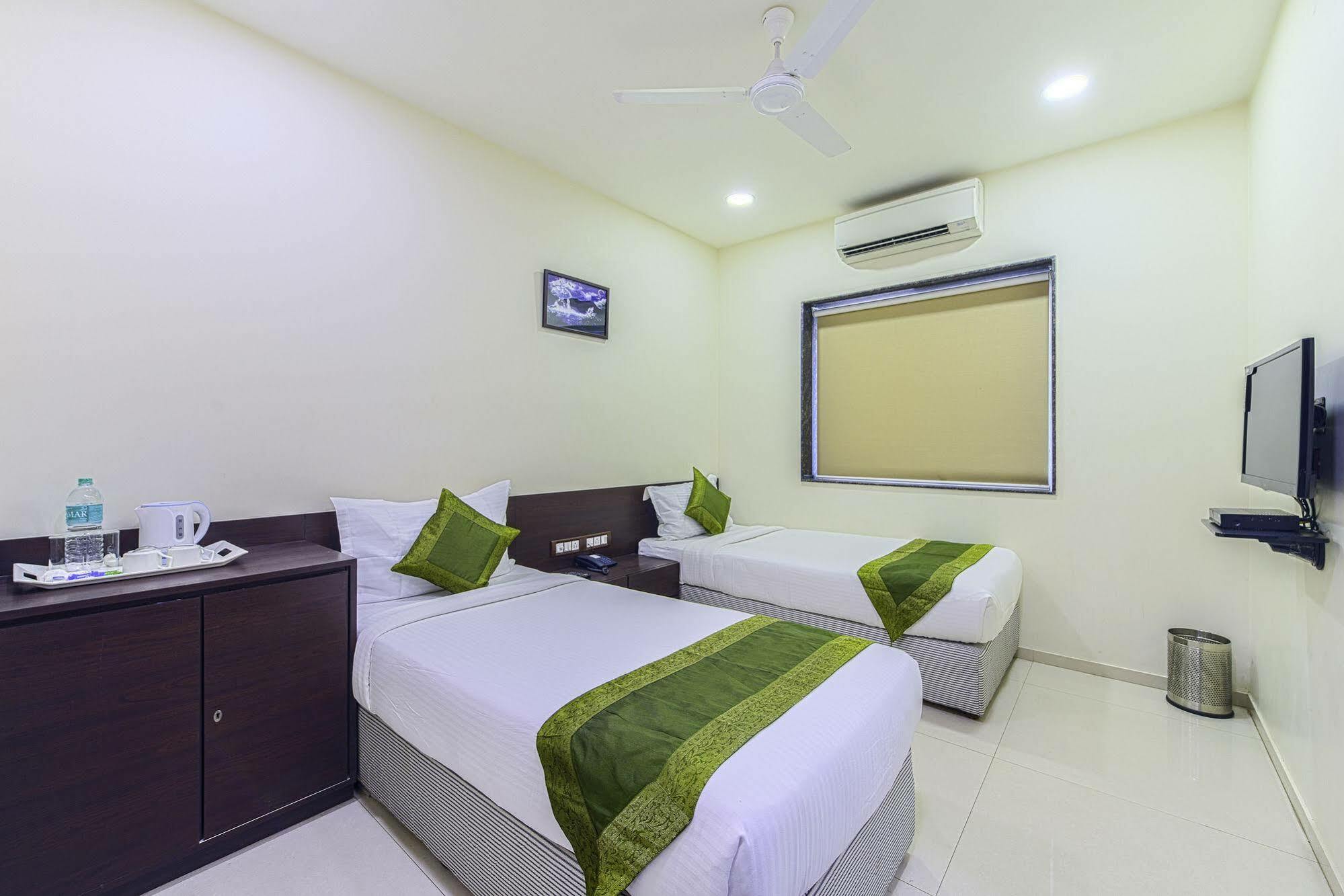 Oyo 16703 Hotel The Platinum Calcutta Exterior foto