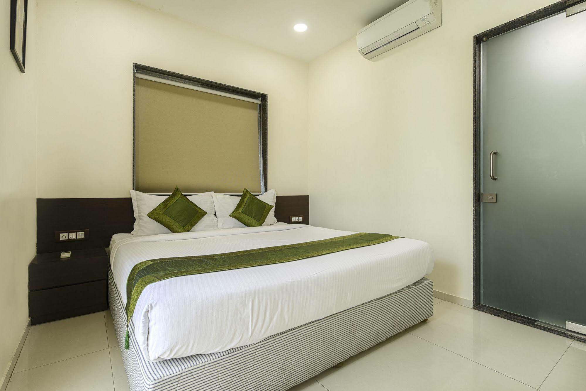 Oyo 16703 Hotel The Platinum Calcutta Exterior foto