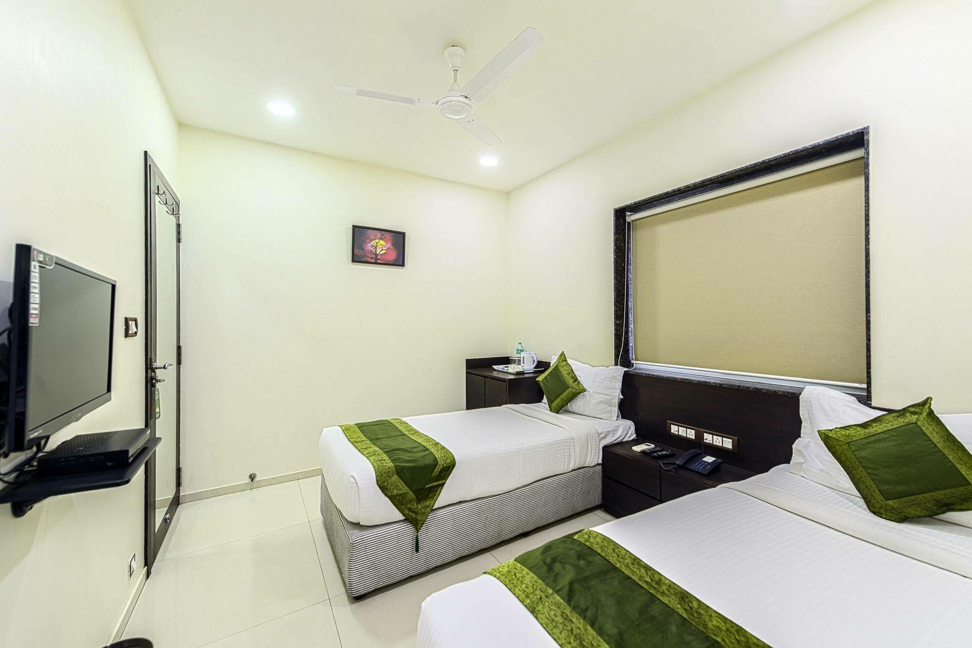 Oyo 16703 Hotel The Platinum Calcutta Exterior foto