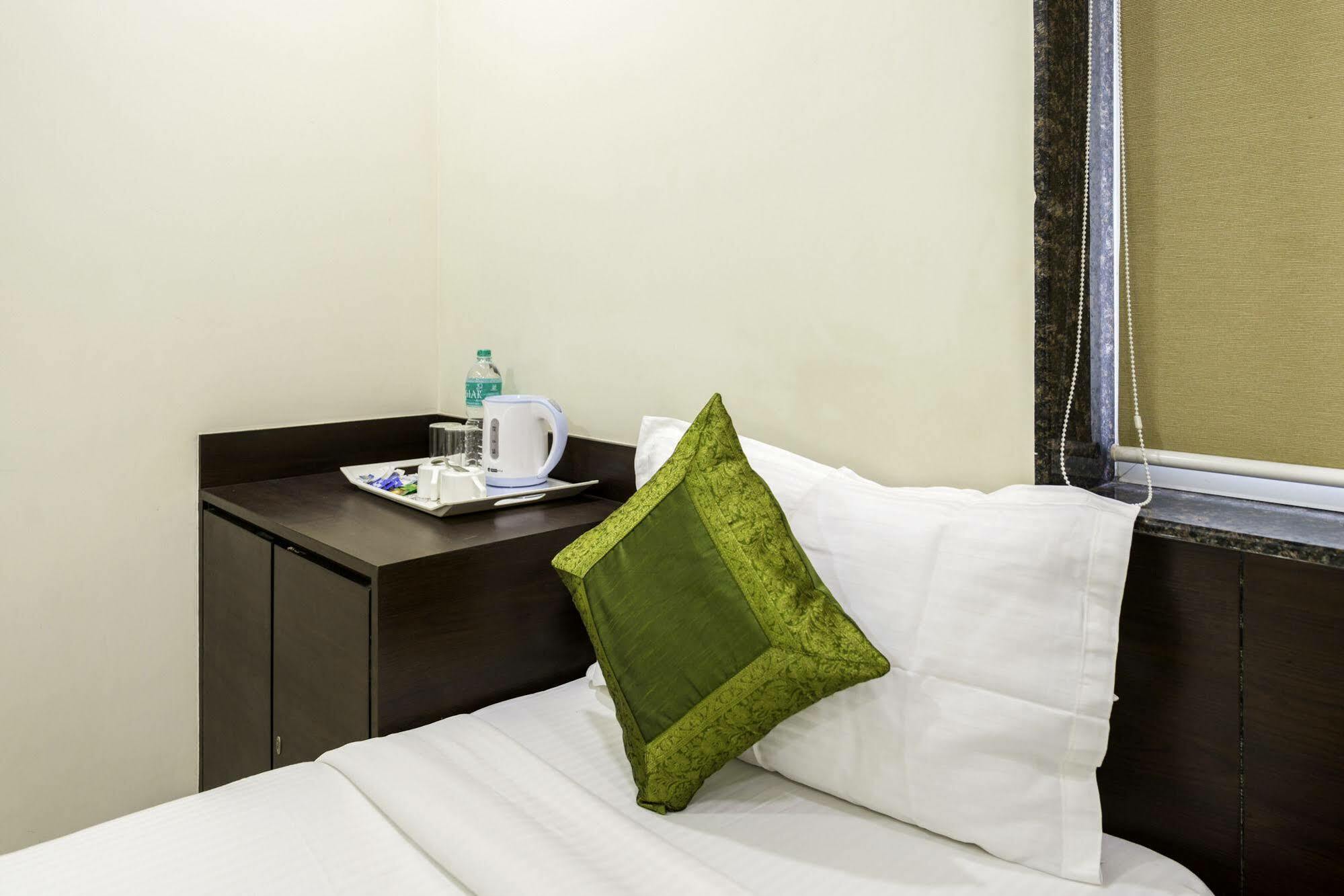 Oyo 16703 Hotel The Platinum Calcutta Exterior foto
