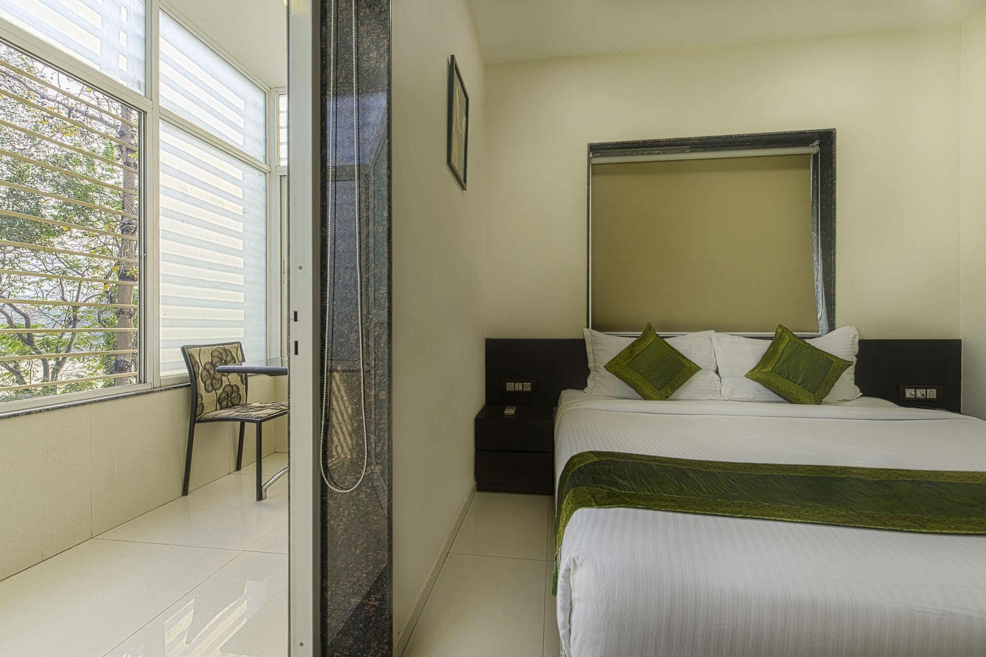 Oyo 16703 Hotel The Platinum Calcutta Exterior foto