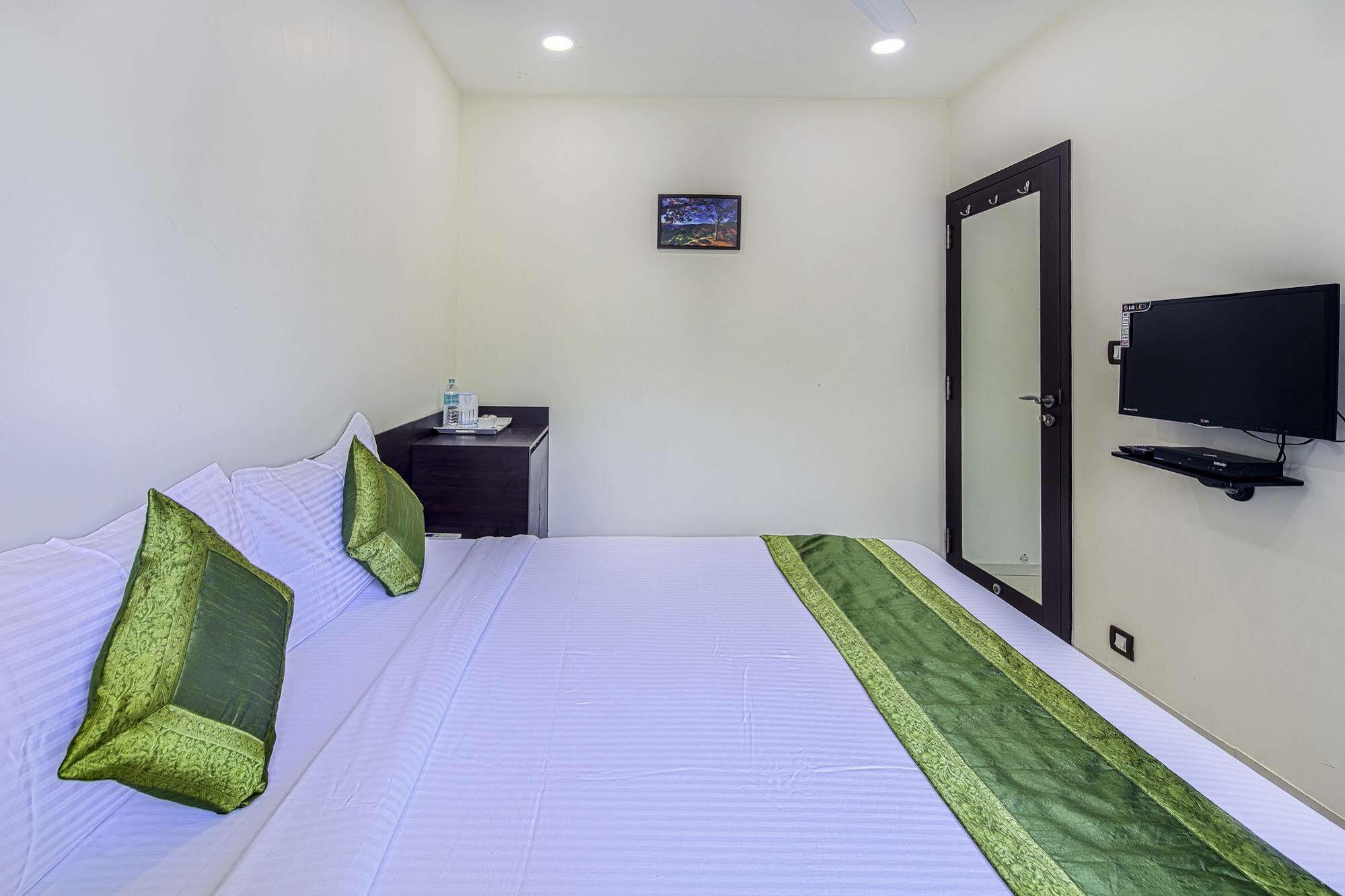 Oyo 16703 Hotel The Platinum Calcutta Exterior foto